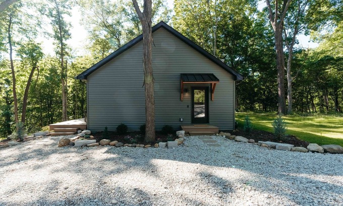 Sunnyland House | Cozy wooded retreat just minutes from town