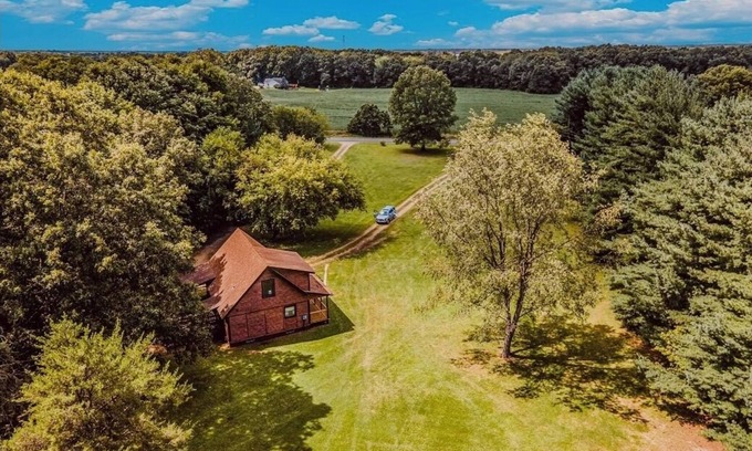 Scotts Cabin | Cozy woodland cabin in Scotts - 9 acres all to yourself!