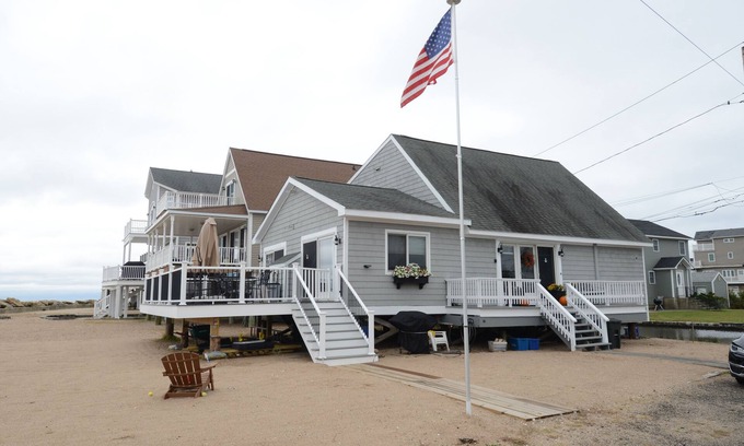 East Haven House | Cozy, year round beachside cottage just steps to the water