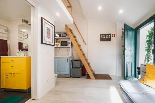 Merces House | Cozy Yellow House Bairro Alto