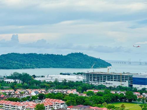Kampung Sungai Nibong Apartment | CozyStay Rooftop Sky Pool Sea &Bridge View Luxury 9pax