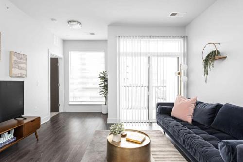 Indianapolis Apartment | CozySuites 1BR Modern Apt near the Fashion Mall