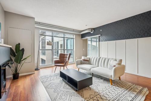 Mill District Apartment | CozySuites 2BR Mill District with pool, gym # 01