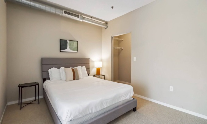 Mill District Apartment | CozySuites 2BR Mill District with pool, gym #02