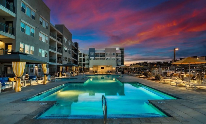 Glendale Sports and Entertainment District Apartment | CozySuites at Westgate