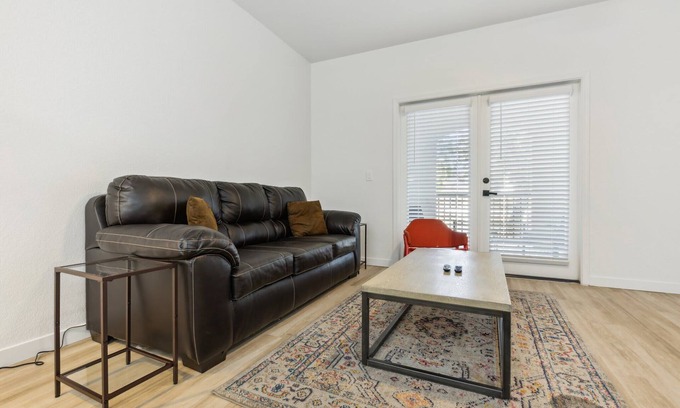 Glendale Sports and Entertainment District Apartment | CozySuites Glendale by the stadium with pool! 29
