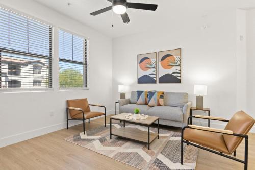 Glendale Sports and Entertainment District Apartment | CozySuites Glendale by the stadium with pool 13