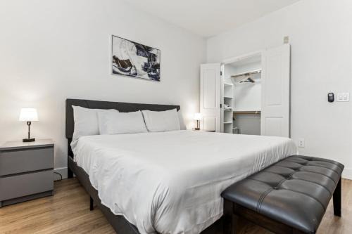 Glendale Sports and Entertainment District Apartment | CozySuites Glendale by the stadium with pool 21