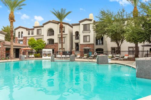 Glendale Sports and Entertainment District Apartment | CozySuites Glendale by the stadium with pool 31