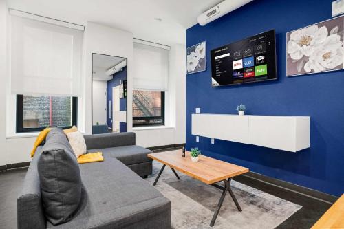 Cultural District Apartment | CozySuites Gorgeous 1BR in Downtown Pitts #13