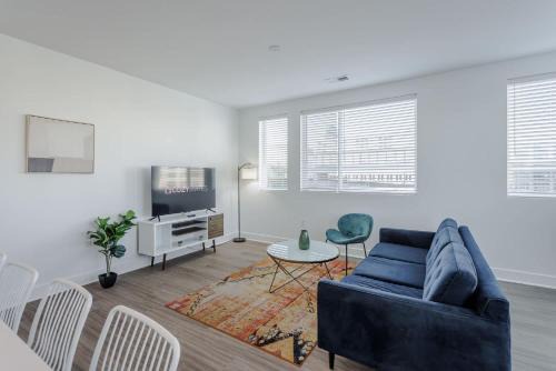 Central Business District Apartment | Cozysuites l Luxe 2BR in Downtown Cincinnati #5