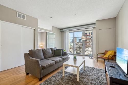 Mill District Apartment | CozySuites Mill District with pool, gym #11