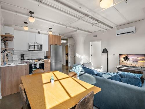 Warehouse District Apartment | CozySuites NLG - Modern 2BR condo #23