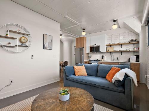Warehouse District Apartment | CozySuites NLG - Modern 1BR condo #07