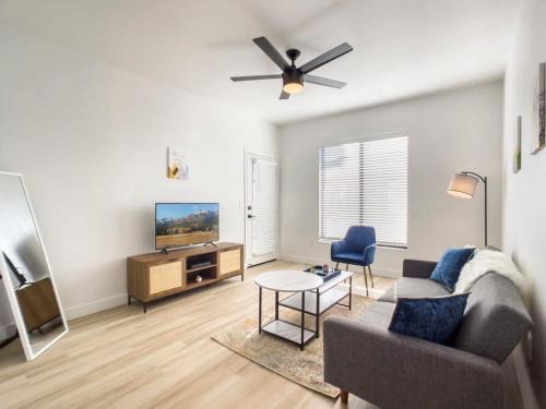 Kierland Apartment | CozySuites Oasis at Kierland Commons