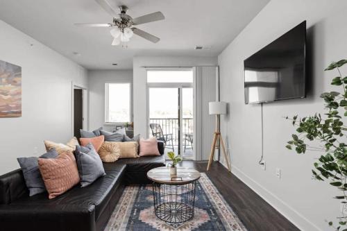 Indianapolis Apartment | Cozysuites Spacious 2BR next to Whole Foods