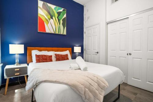 Cultural District Apartment | CozySuites Stunning 1BR in Downtown Pitts #8