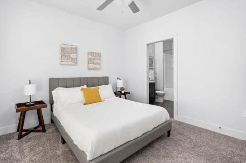 Indianapolis Apartment | CozySuites Stunning 4BR next to Whole Foods