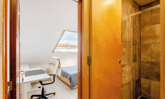 Coimbra Cabin | CQ12 ❤️ Cozy Room with Double Bed | Weekly Cleaning