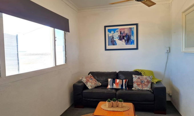 Port Broughton Hotel | Crab Claw Cottage, Port Broughton