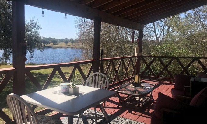Fedhaven Cottage | Cracker country cottage w/lake view surrounded by groves