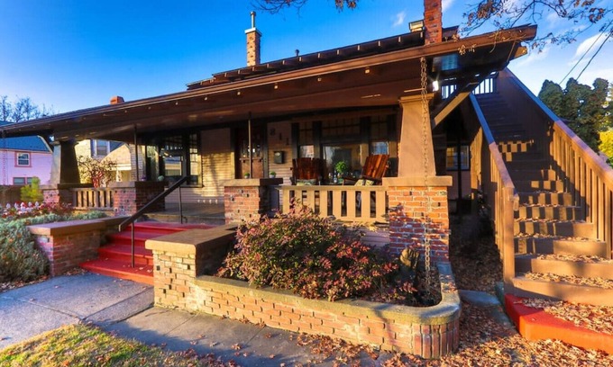 Walla Walla East House | Craftsman on Whitman · Updated Craftsman on Whitman, Close to Everything!