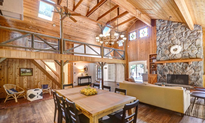 Sonoma House | Craftsman Style Cabin in the Heart of Sonoma- Includes Wine Tasting Passport