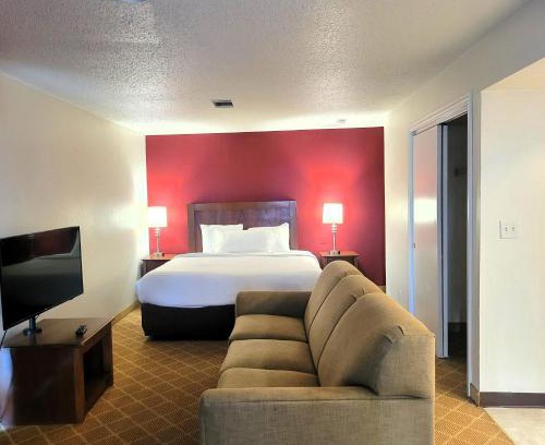 Maryland Heights Hotel | Craigshire Suites St Louis Westport Plaza