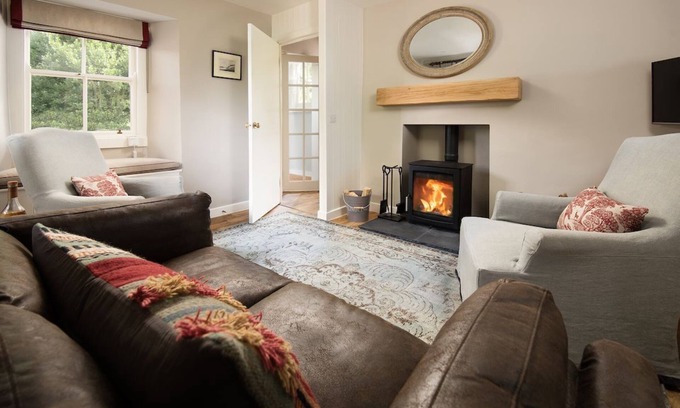 Kelso Cottage | CRAILING WEST LODGE - sleeps 2 guests in 1 bedroom