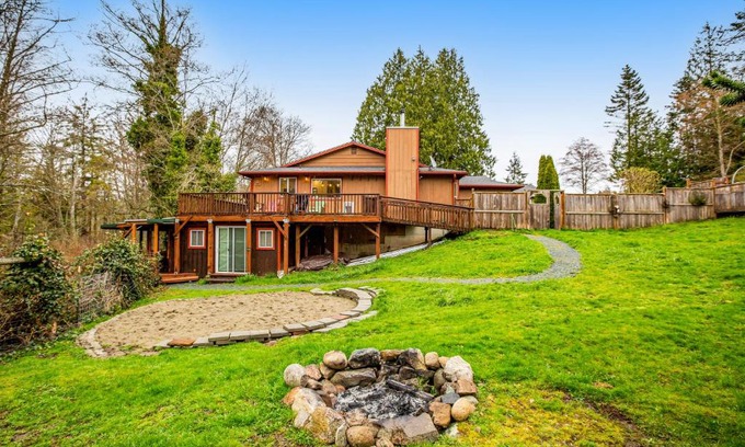 Oak Harbor House | Cranberry Lake Getaway