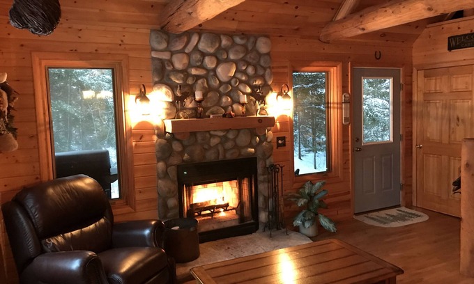 Wetmore Cabin | Cranberry Lake Log Cabin, Private! Boat&Canoe,Close to Pic Rocks!