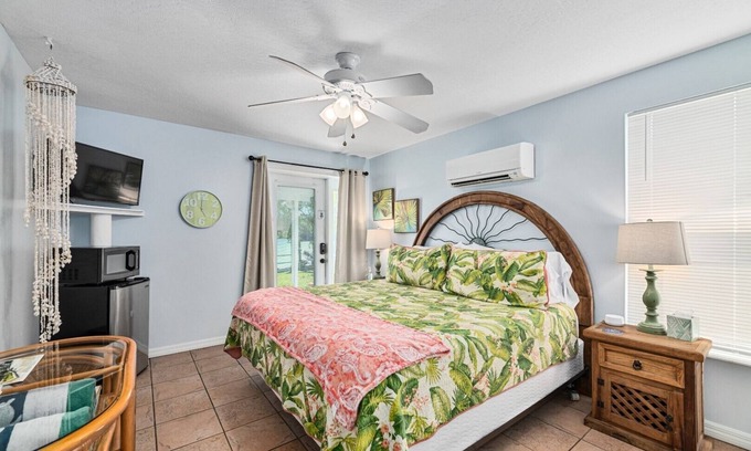 Historic Downtown Melbourne Apartment | Crane Creek Inn Mangrove Suite: Waterfront Pool!
