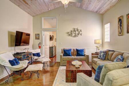 Port Aransas Villa | Crane's Landing at Pirates Bay