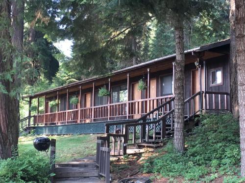 Rocky Point Resort | Crater Lake Gateway-Rocky Point Resort