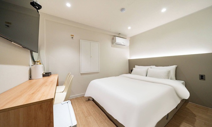 Guri Hotel | Cream Hotel