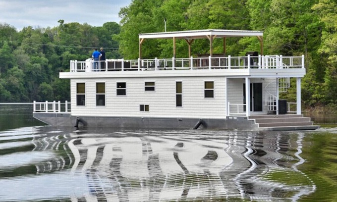 Nancy Boat Rental | Cream Houseboat 4 Bedroom