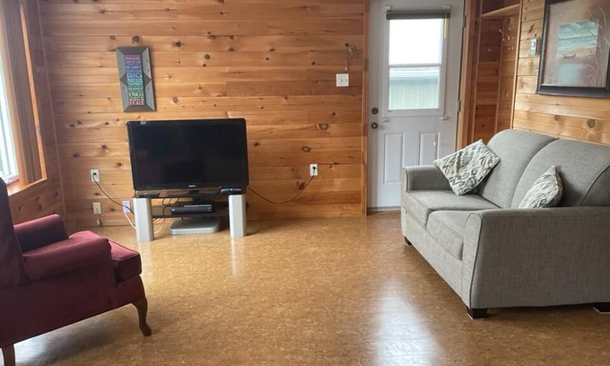 D'Escousse Cabin | CreativeescapeBNB