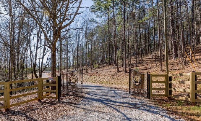 LaGrange House | Creek Lodge - LaGrange's Best Kept Secret