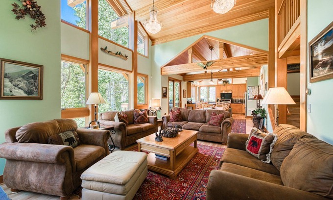 Alpine Meadows House | Creek Side- 4 Primary Suites, Hot Tub, Shuttle to Slopes, Pet Friendly