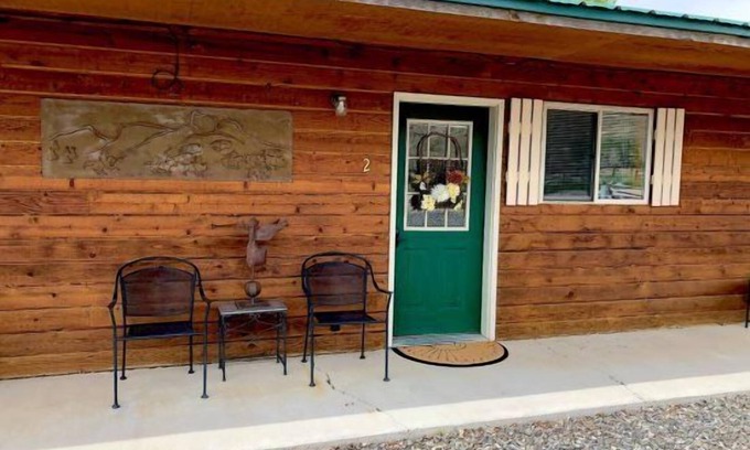 Cody Apartment | Creek Side Cabin #2- Wapiti Valley, steps from Trout Creek