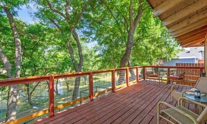 Belton House | Creek side Treehouse