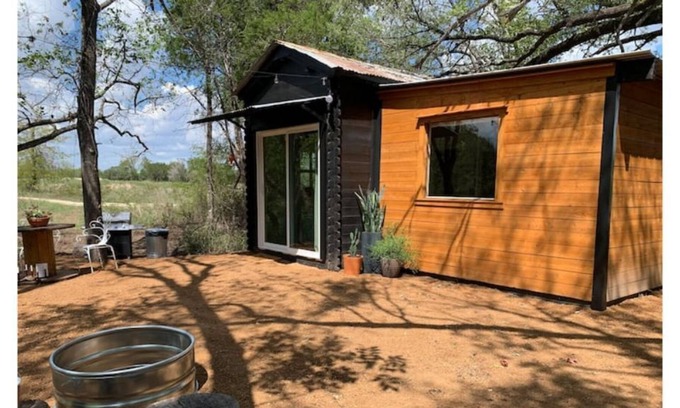 Hico House | Creekside Cabin