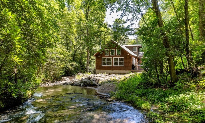 Blue Ridge Cabin | Creekside Cabin, Waterfront/Hot Tub/Pet-Friendly