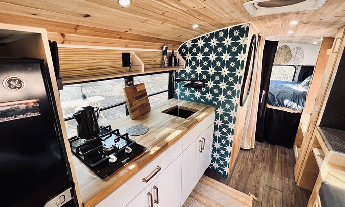Chesterfield House | Creekside Cool Bus - A/C & Heat