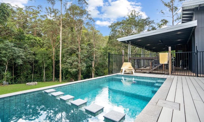 Perwillowen House | Creekside Cottage, pet friendly w pool