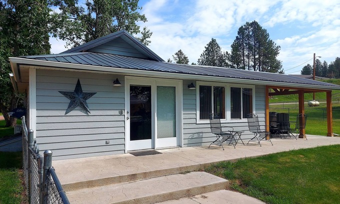Custer Cabin | Creekside Custer Vacation Cabin
