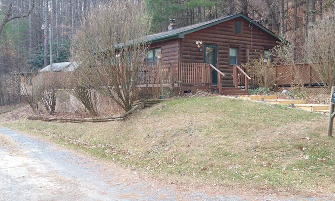 West Jefferson Cabin | Creekside Hideout