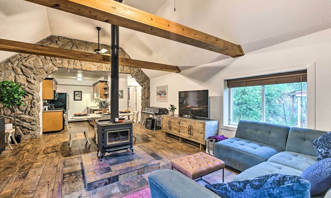Morrison Cabin | Creekside Morrison Cabin ~ 9 Mi to Red Rocks Park!