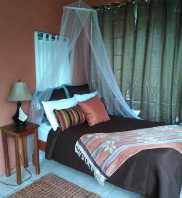 Jacinto Ville Cabin | Creekside Oasis
