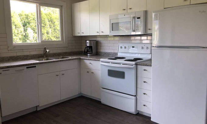 Rutland House | Creekside Retreat in town